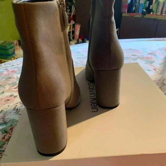 Calvin Klein Womens Ankle Boots with Heals Size 6 M - Picture 7 of 13